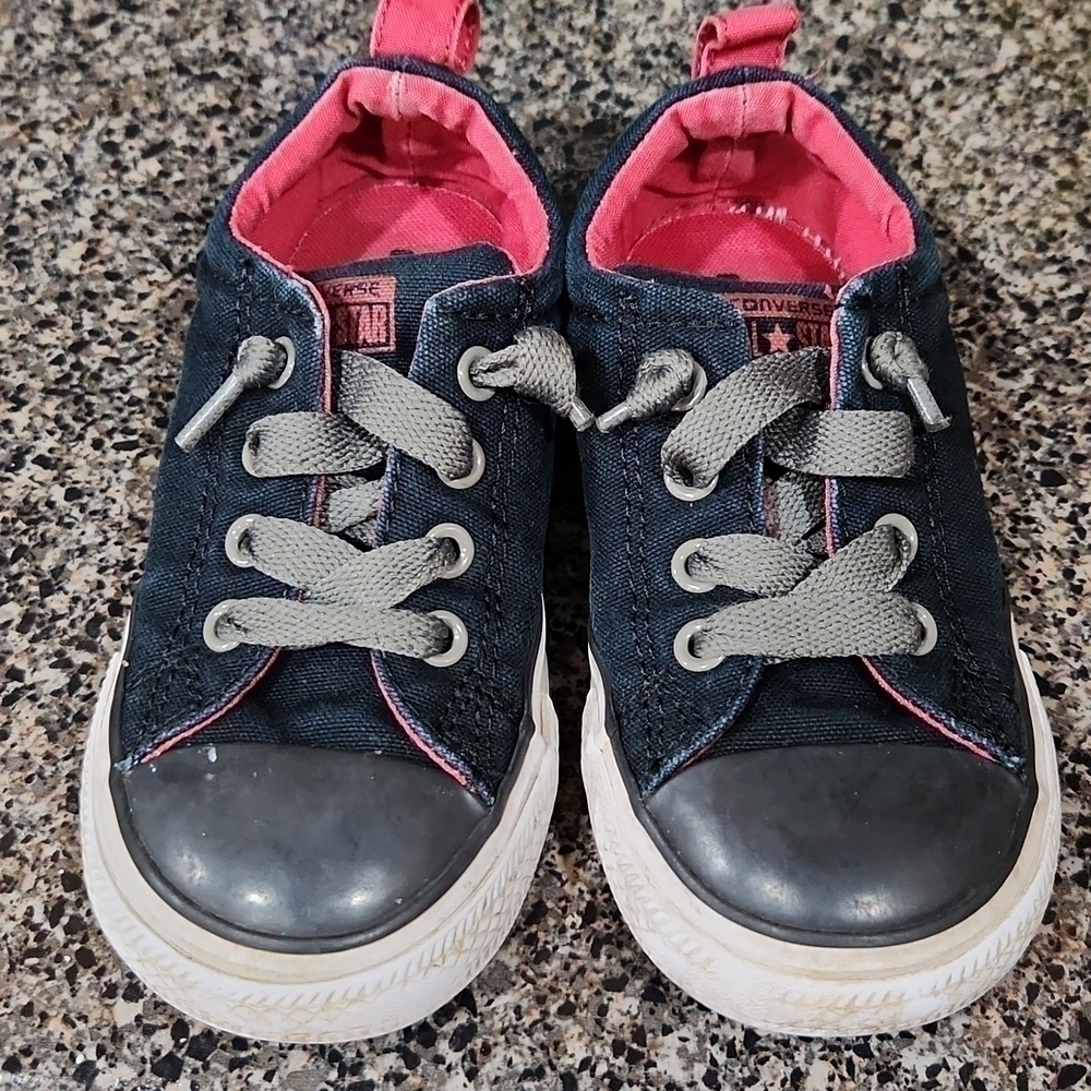 Converse all star slip on toddler size 9 shoes great condition